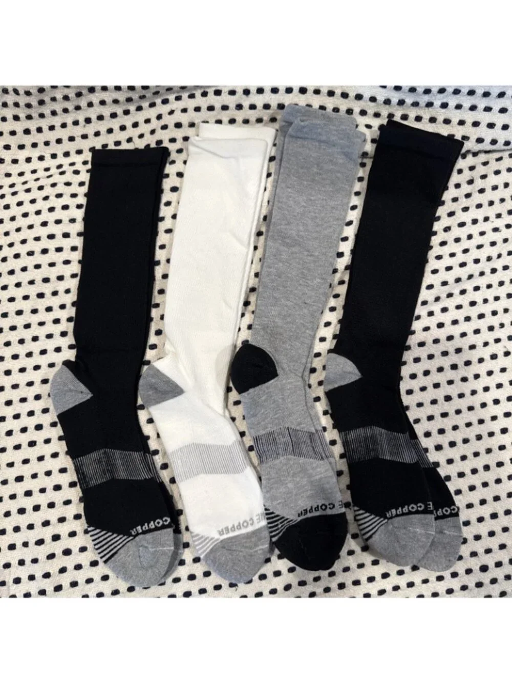 Tommie Copper Basics Men's Set of 4 Compression Socks Knee High S Small 6 - 8.5